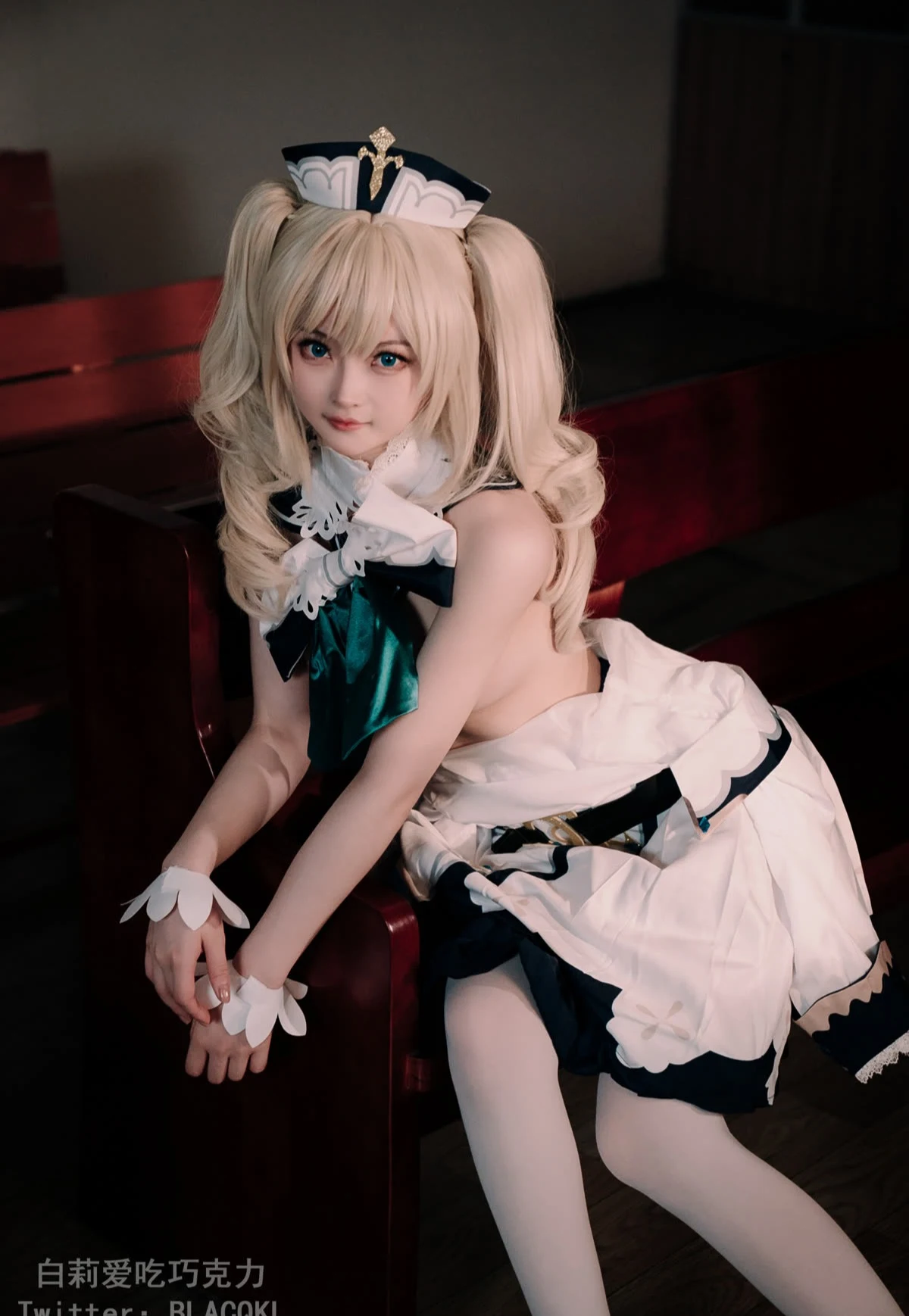 白莉爱吃巧克力 最新cos全集未删减版写真图包合集下载