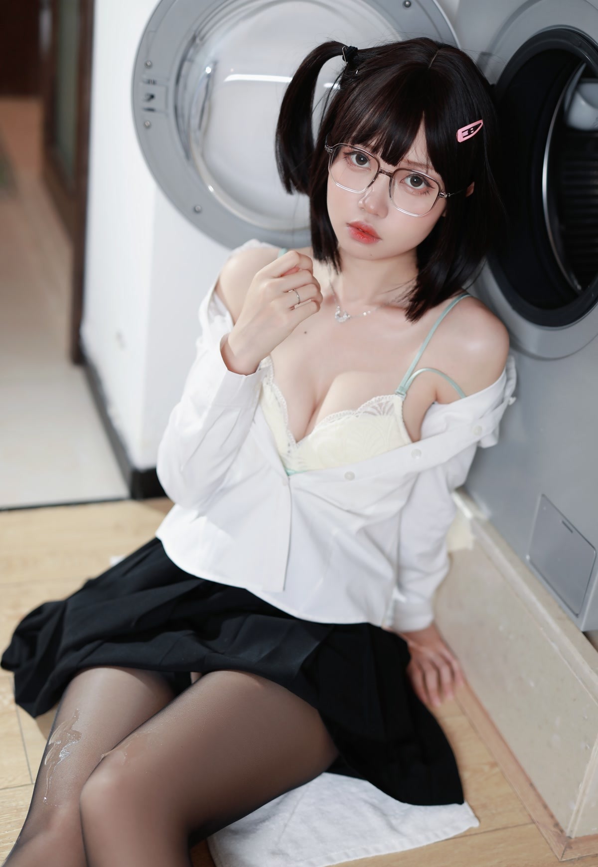 洛桑w伊梓 Cosplay媚眼如丝写真资源合集下载